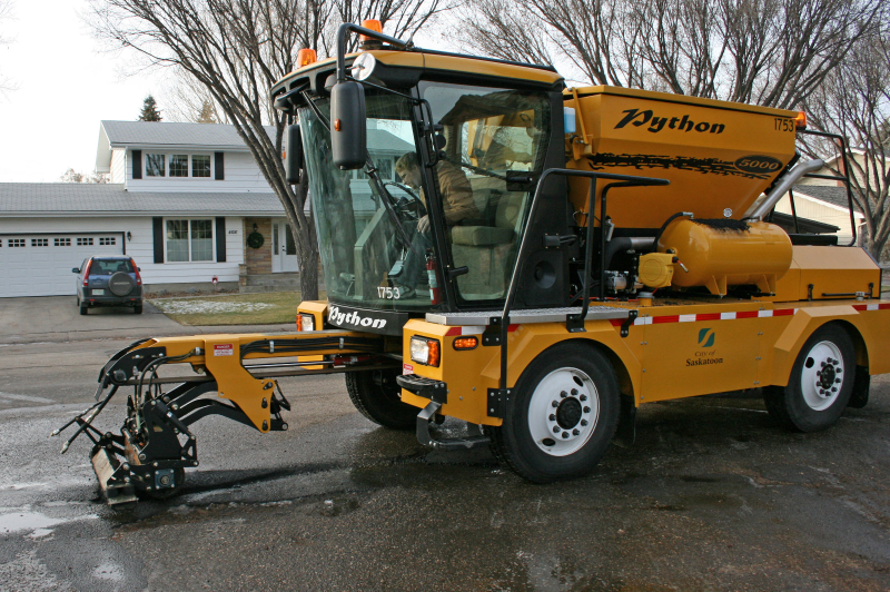 Illustration for article titled This Asphalt-Spewing Truck Fixes Potholes in A New York Minute